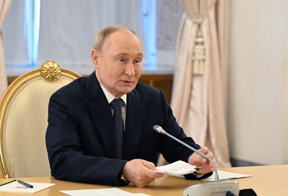  Цирк хъфена, клоунар амукьнава. — В. Путин