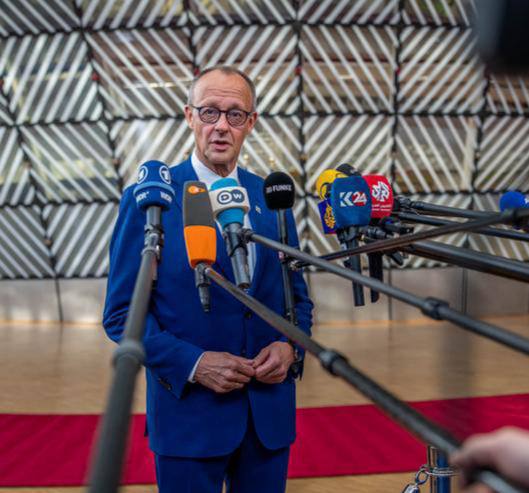 Германиядин канцлер Фридрих Мерца немсерин телевидениедай "Урусат Германиядихъ галаз дяведин гьалда авайдикай" малумарна.